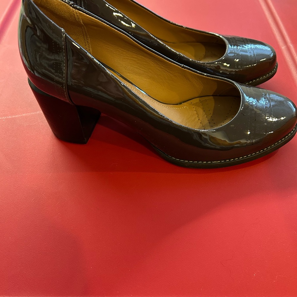 Purple Clarks- 2 inch heels- worn once- great condition - Picture 2 of 3
